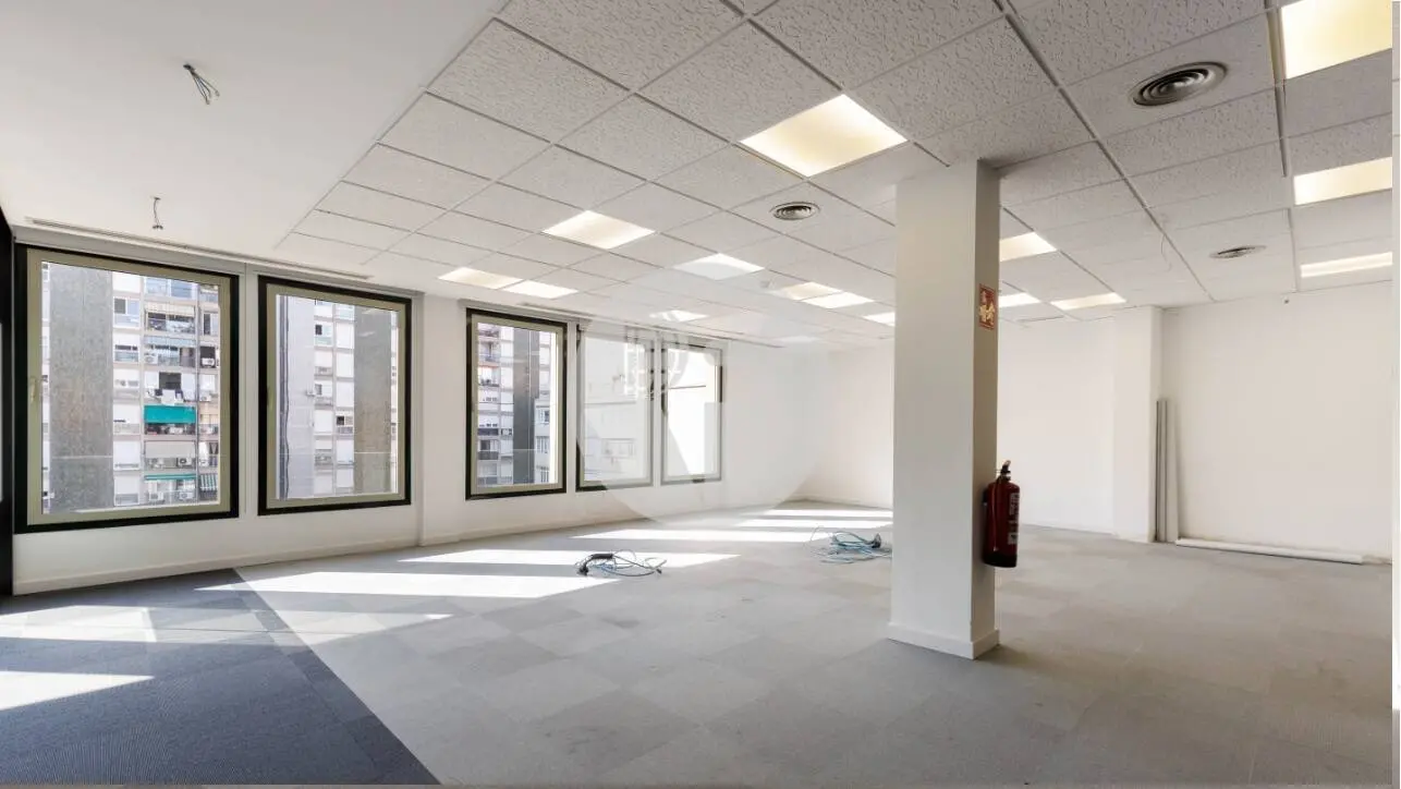 OFICINA EN ALQUILER DE 728 M² EN DIPUTACIÓ, EIXAMPLE, CON LUZ NATURAL Y PARKING EN EL EDIFICIO - imagen 8