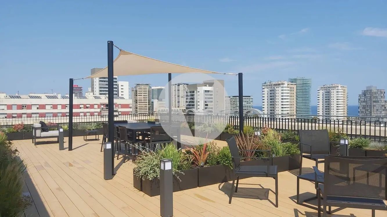 ON BUILDING - imagen 10