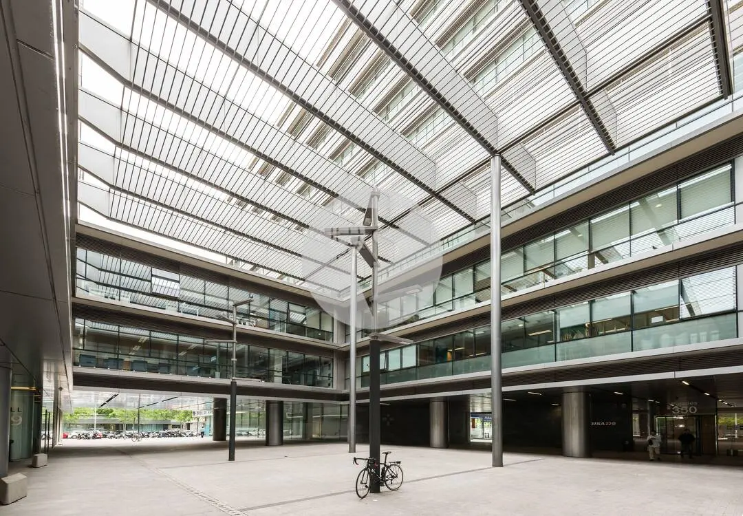 ON BUILDING - imagen 8