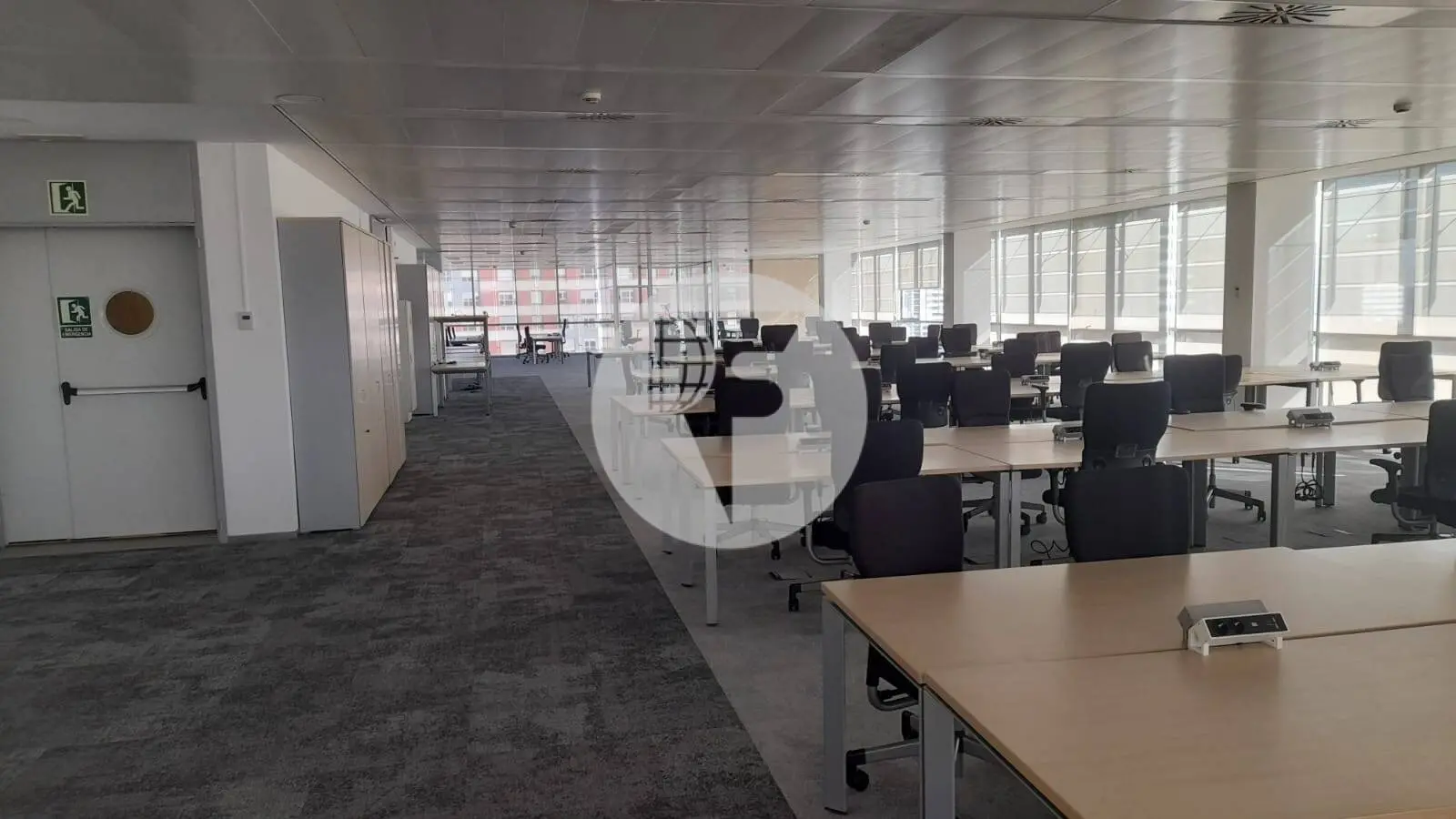 ON BUILDING - imagen 9