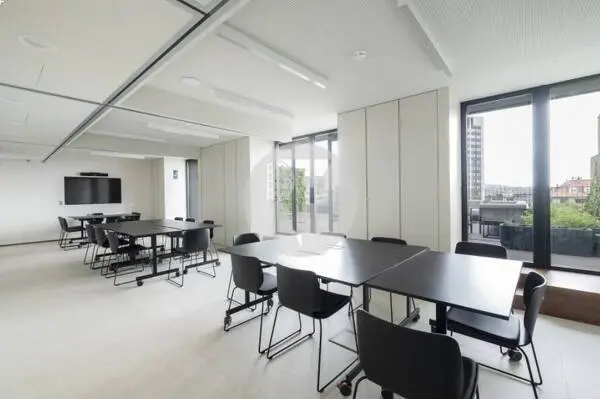 OFICINA IMPLANTADA EN ALQUILER EN DIAGONAL BEETHOVEN CON TERRAZA PRIVATIVA DE 175 M²