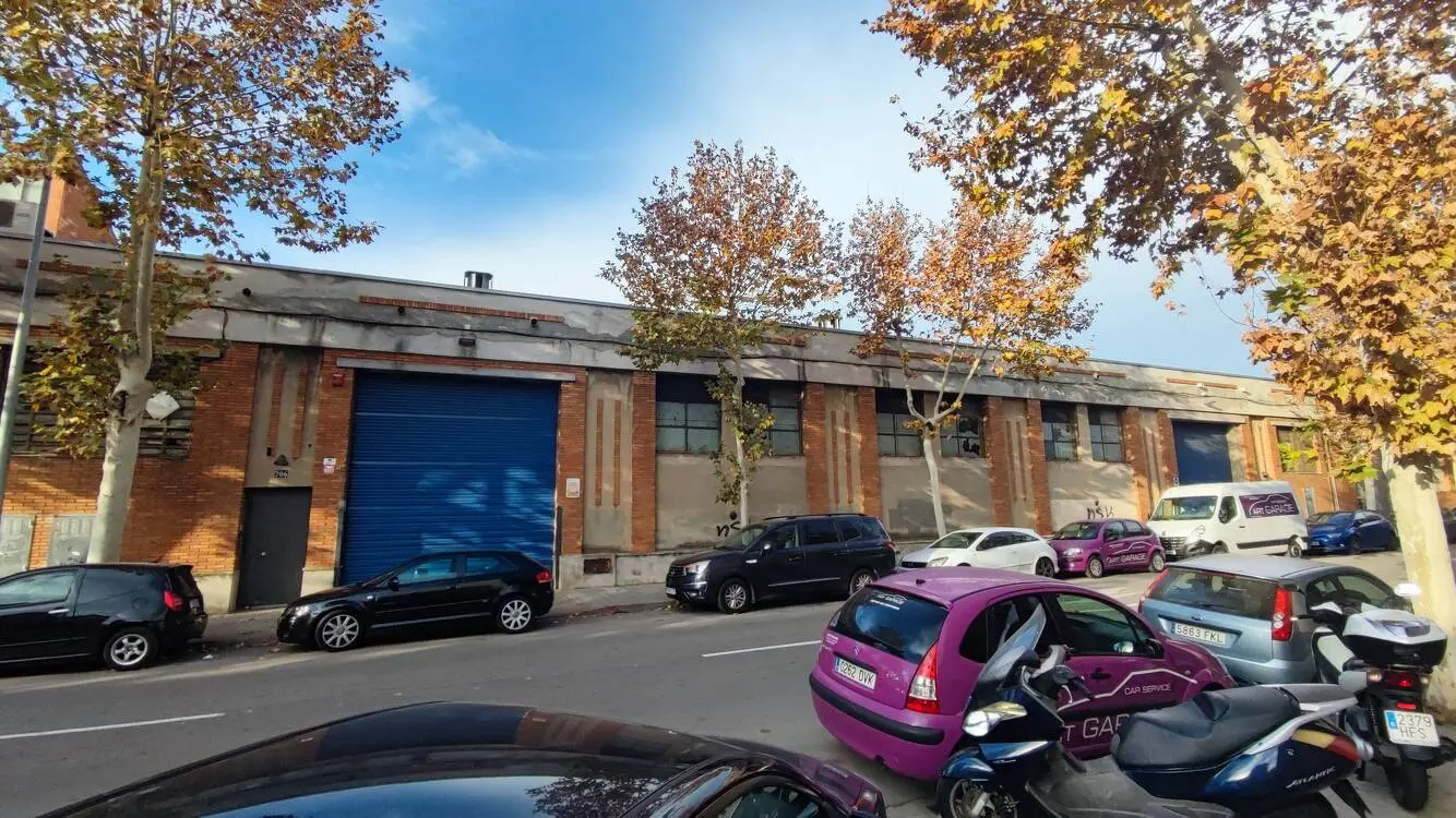Edificio industrial oficinas de 3.000 m² - Sant Just Desvern, Barcelona. 