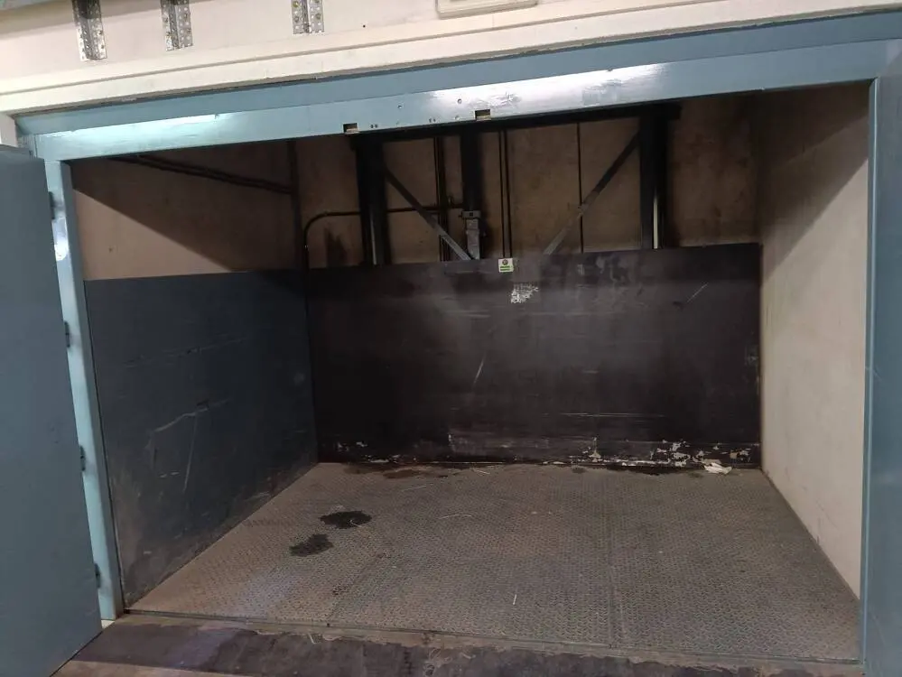 Nave industrial en venta de 1.236 m² en Sant Feliu de Llobregat (Barcelona) - imagen 2