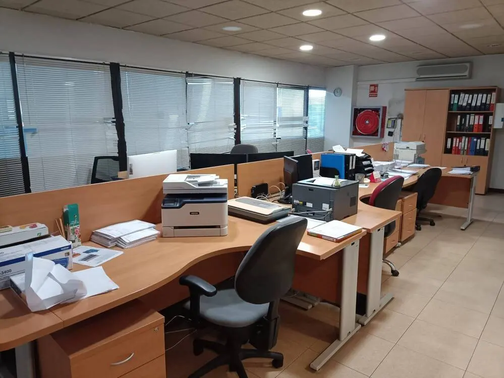 Nave industrial en venta de 1.236 m² en Sant Feliu de Llobregat (Barcelona) - imagen 4