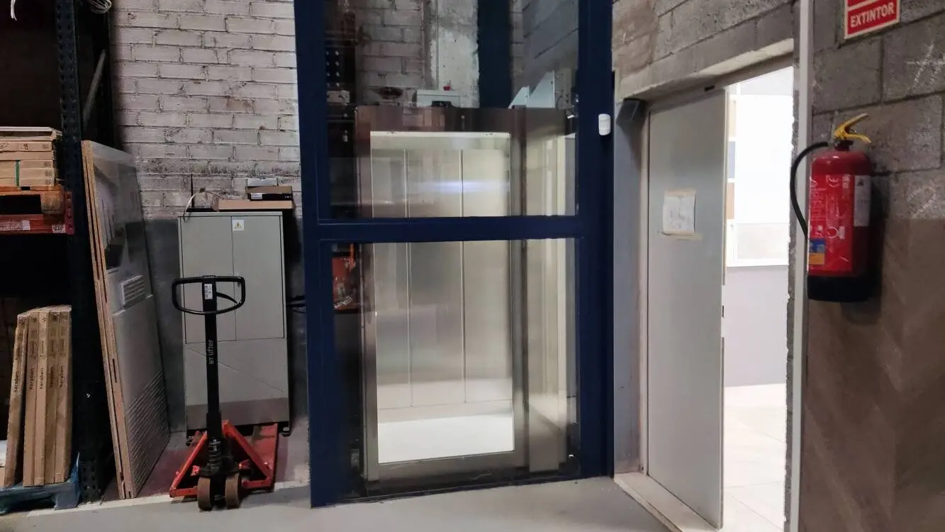 Nave industrial corporativa en venta – 720 m² | Zona Maquinista, Barcelona - imagen 5