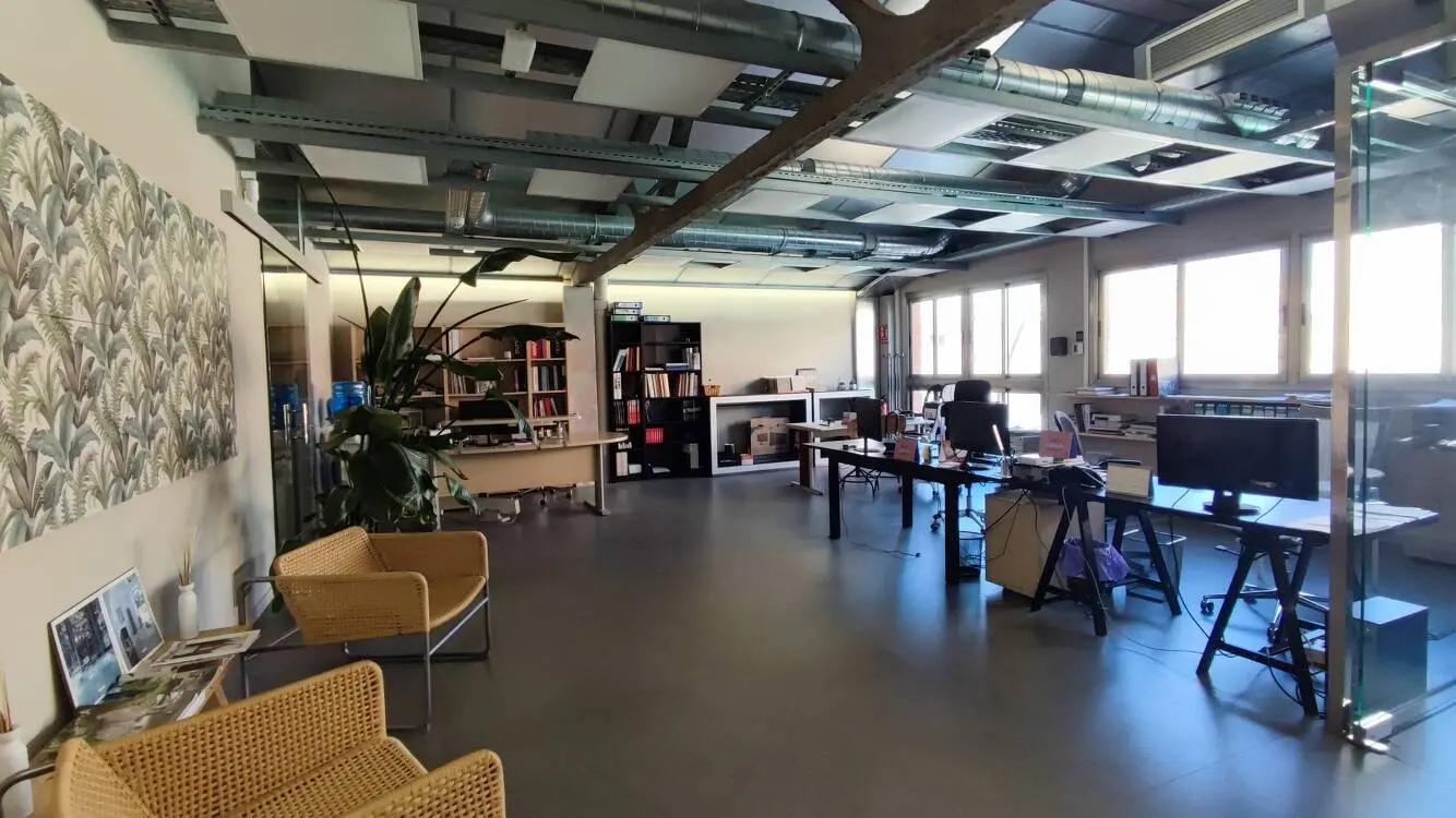 Nave industrial corporativa en venta – 720 m² | Zona Maquinista, Barcelona - imagen 24