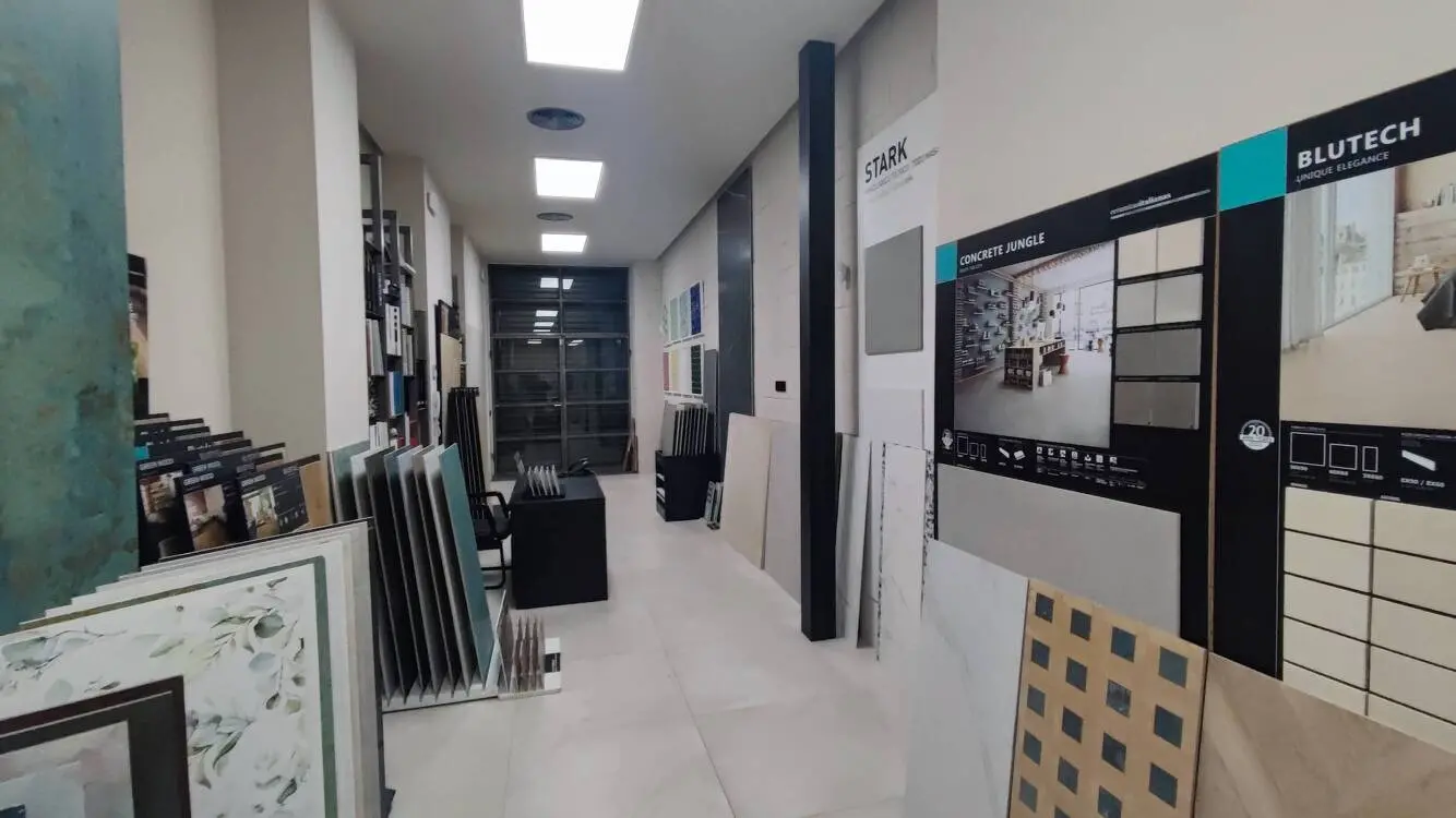 Nave industrial corporativa en venta – 720 m² | Zona Maquinista, Barcelona - imagen 2