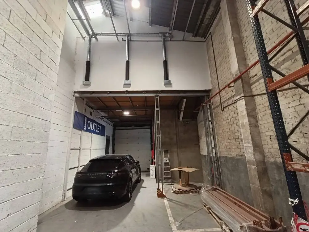 Nave industrial corporativa en venta – 720 m² | Zona Maquinista, Barcelona - imagen 9