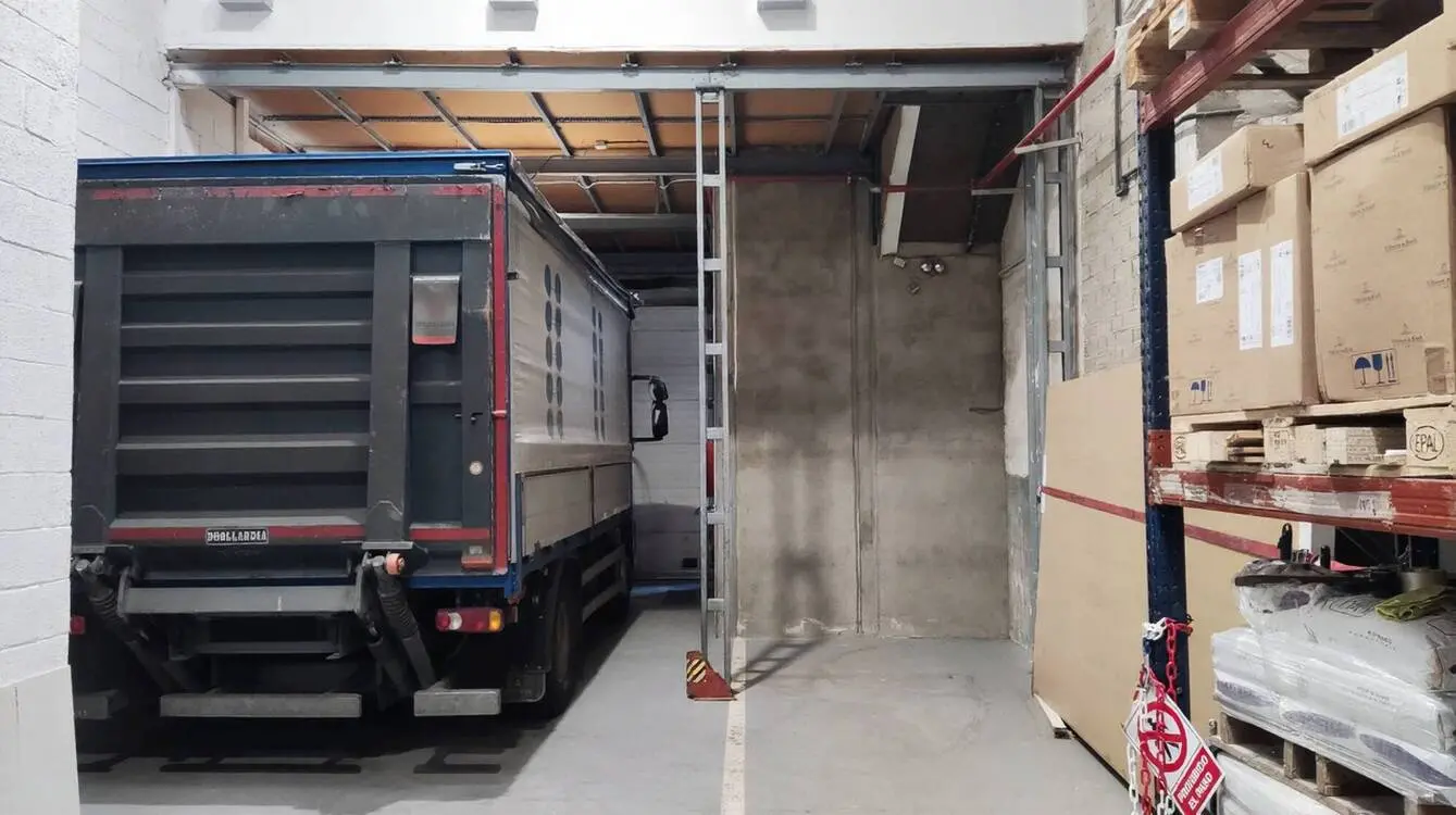 Nave industrial corporativa en venta – 720 m² | Zona Maquinista, Barcelona - imagen 10