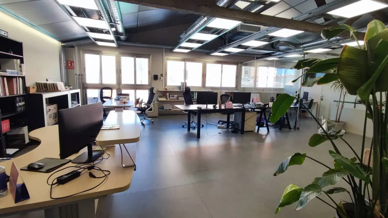 Nave industrial corporativa en venta – 720 m² | Zona Maquinista, Barcelona - imagen 26