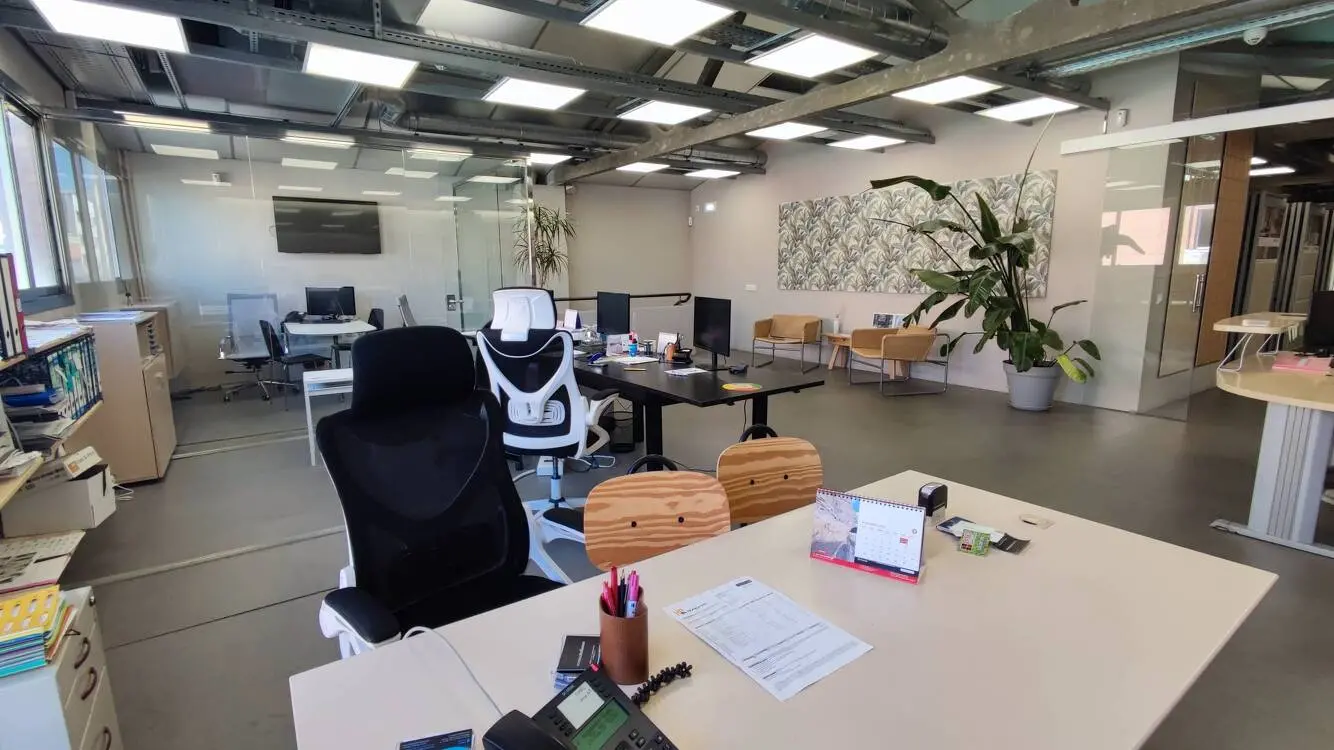 Nave industrial corporativa en venta – 720 m² | Zona Maquinista, Barcelona - imagen 27