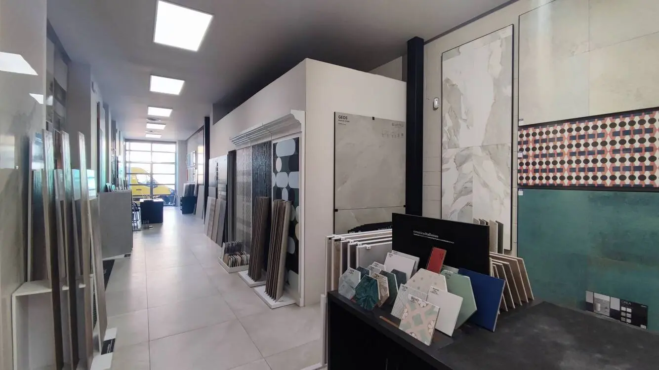 Nave industrial corporativa en venta – 720 m² | Zona Maquinista, Barcelona - imagen 4