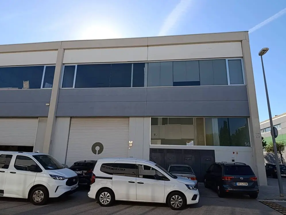 Nave industrial en alquiler de 770 m² – Badalona, Barcelona