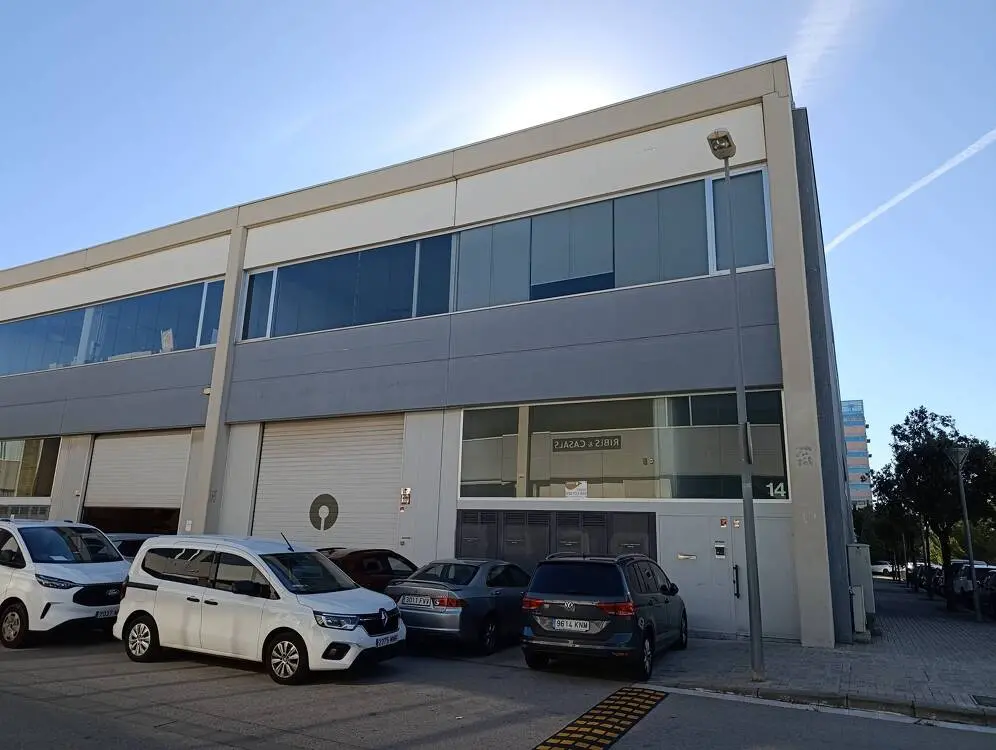 Nave industrial en alquiler de 770 m² – Badalona, Barcelona - imagen 2