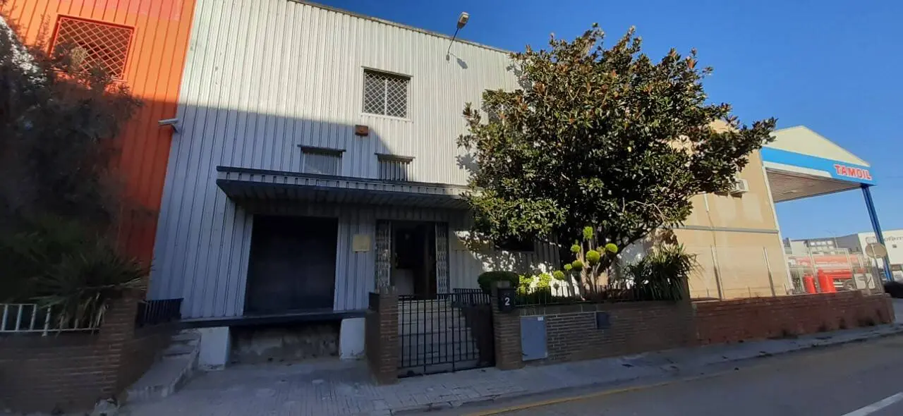Industrial warehouse for rent of 220 m² - Montornes del Vallès, Barcelona. 