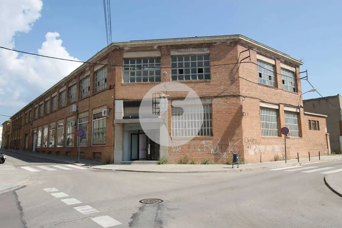 Nave industrial en venta de 878 m² - Canovelles, Barcelona. 