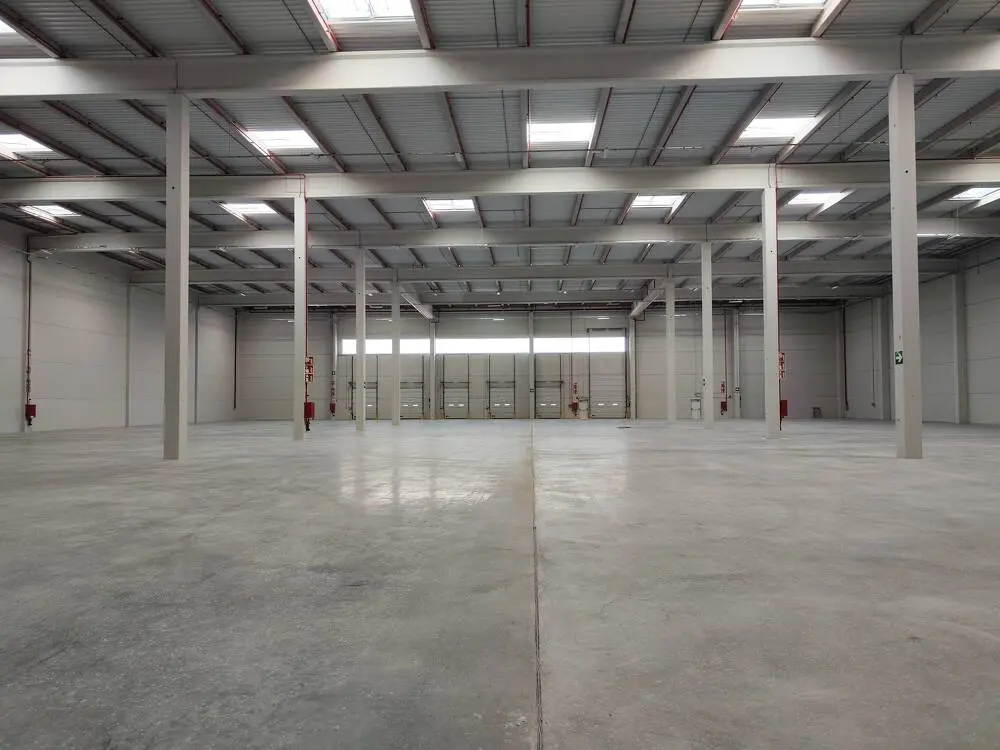 Logistics warehouse for rent of 5,870 m² - Sabadell, Barcelona. 4