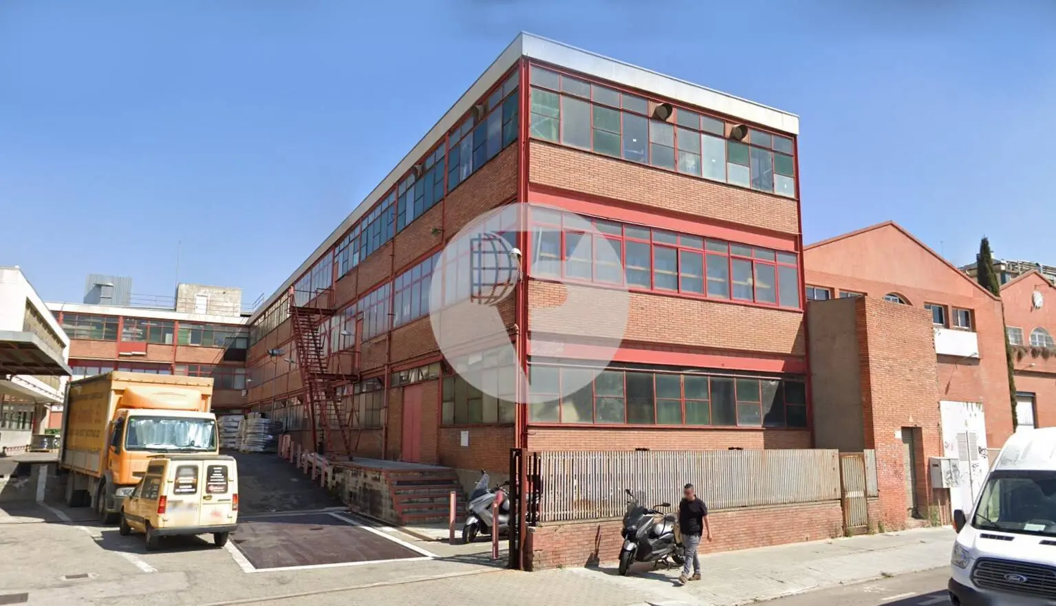 Industrial rental plant of 420 m² - Hospitalet de Llobregat, Barcelona. 