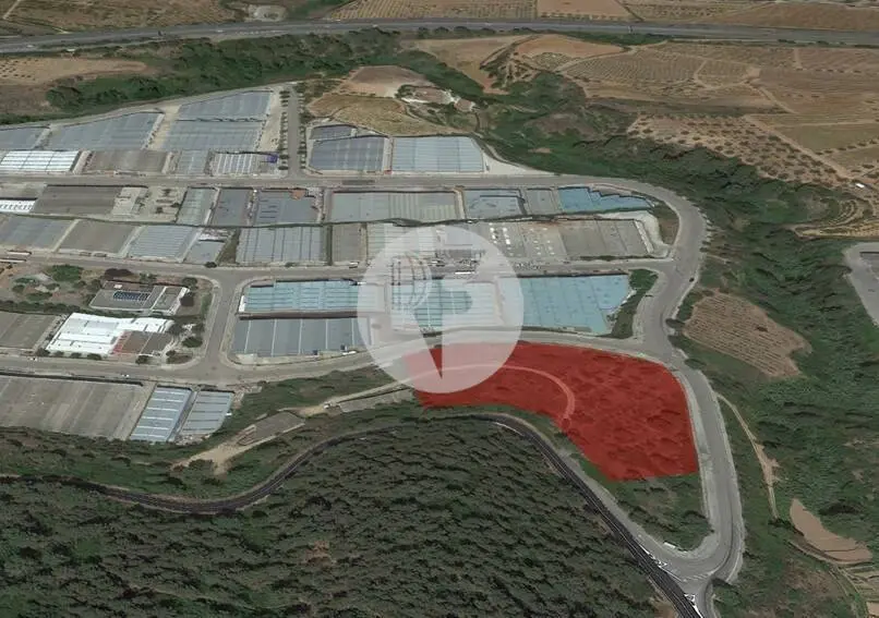 Solar industrial en alquiler de 3.844 m² - Hospitalet de Llobregat, Barcelona. 