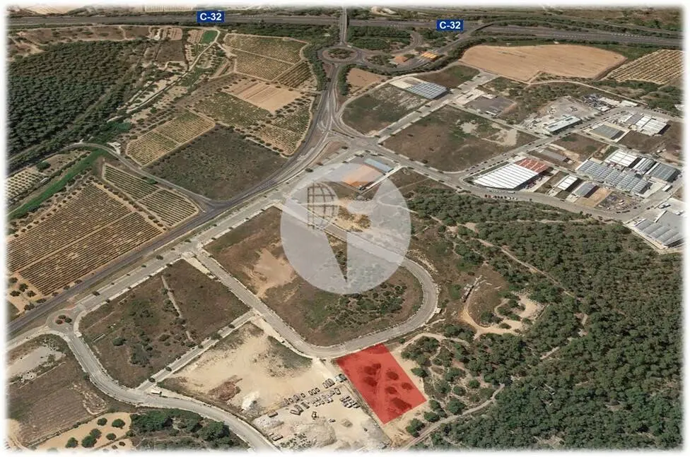 Solar industrial en venta de 3.666 m² - Calafell, Tarragona. 