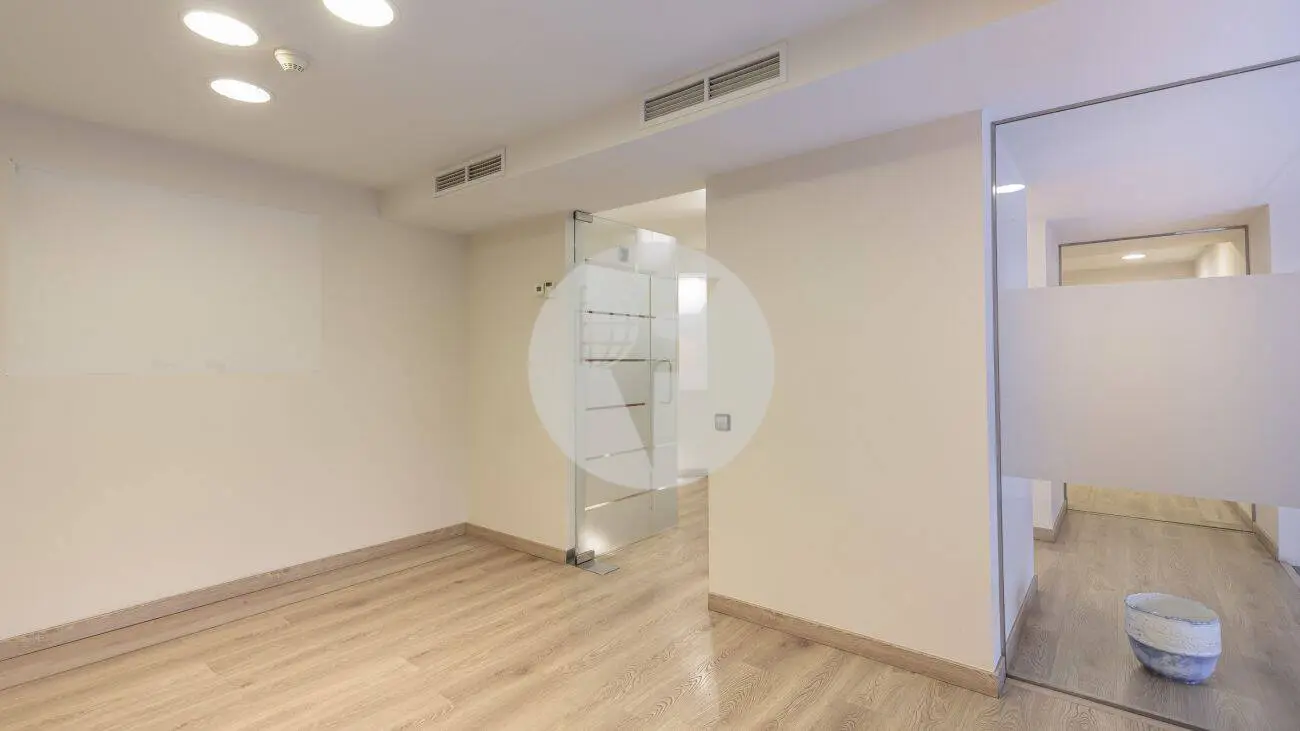 Commercial property for rent located in Via Augusta, in the neighborhood of Sarrià. IE-223744 9