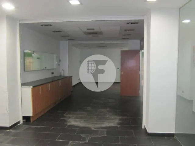 Impressive commercial property with large shop window in C/Lepant, close to the intersection of Avenida Diagonal, Gran Vía de les Corts Catalanes and Avenida Meridiana. IE-223861 10