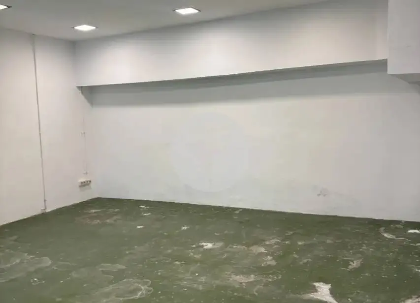Amplio local comercial con fachada de 12 metros y zona logística en Les Corts - imagen 12