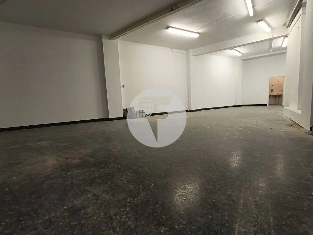 Local comercial de 302 m² en venta en Sant Antoni con amplia fachada y dos accesos independientes - imagen 9