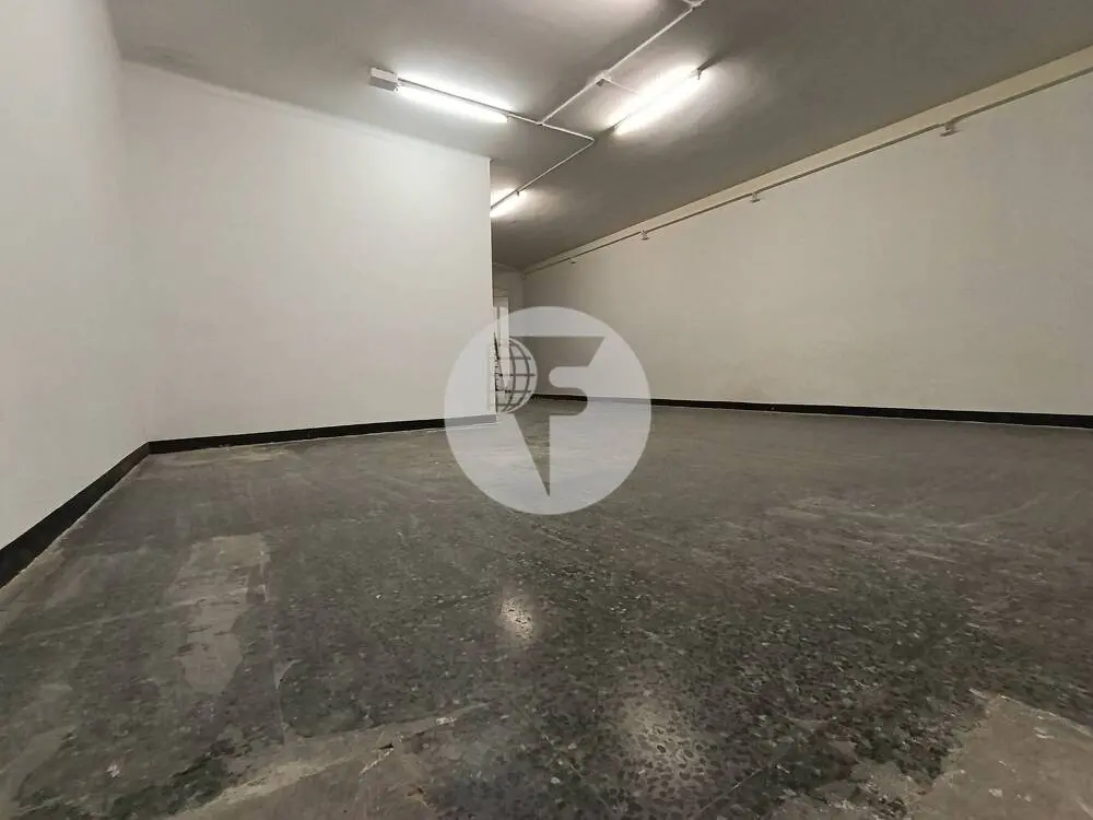 Local comercial de 302 m² en venta en Sant Antoni con amplia fachada y dos accesos independientes - imagen 7