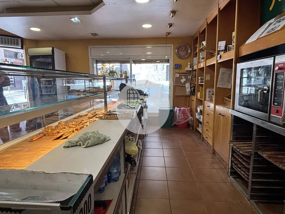 Local comercial de 544 m² con 25 m de fachada en Sant Boi de Llobregat - imagen 4