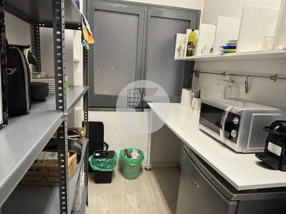 Local comercial de 544 m² con 25 m de fachada en Sant Boi de Llobregat - imagen 11