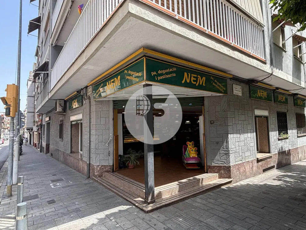 Local comercial de 544 m² con 25 m de fachada en Sant Boi de Llobregat - imagen 2