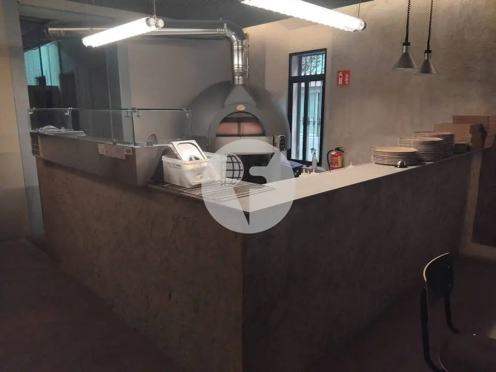 Traspaso de restaurante con Licencia C3, terraza y cocina totalmente equipada en ubicación esquinera - imagen 8
