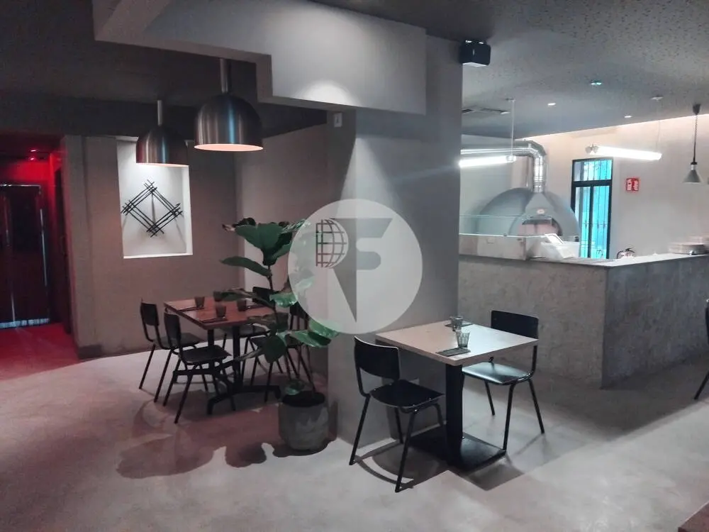 Traspaso de restaurante con Licencia C3, terraza y cocina totalmente equipada en ubicación esquinera - imagen 12