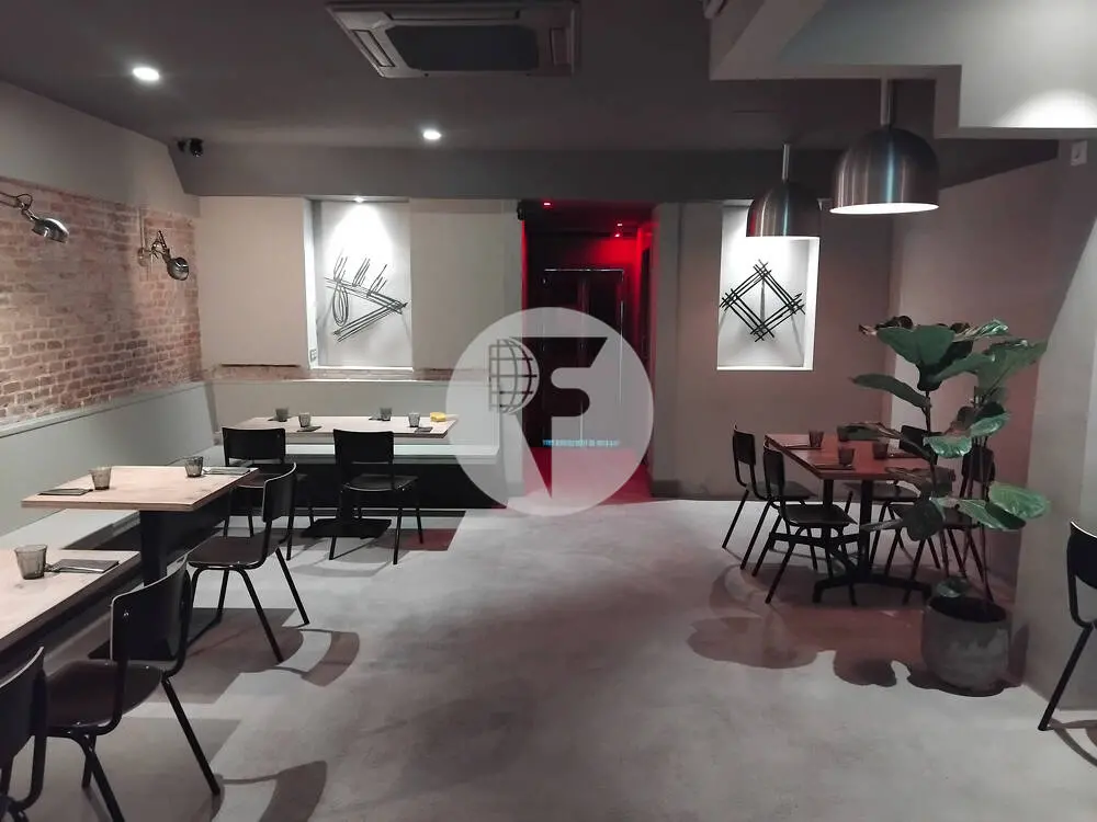 Traspaso de restaurante con Licencia C3, terraza y cocina totalmente equipada en ubicación esquinera - imagen 10