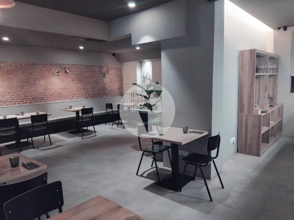 Traspaso de restaurante con Licencia C3, terraza y cocina totalmente equipada en ubicación esquinera - imagen 11