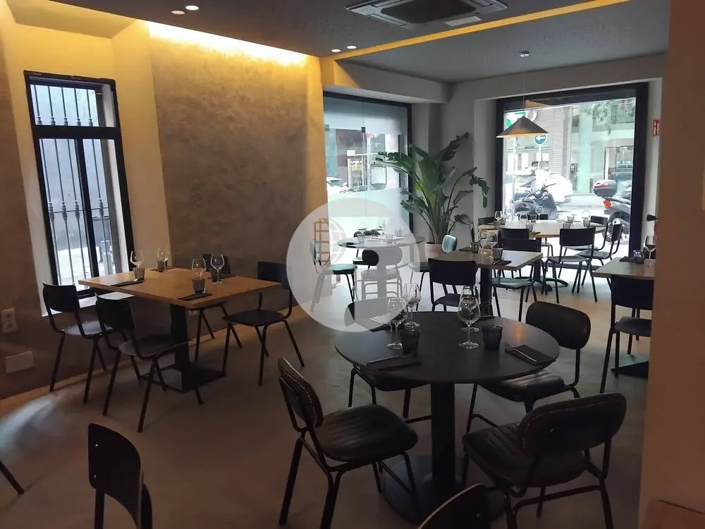 Traspaso de restaurante con Licencia C3, terraza y cocina totalmente equipada en ubicación esquinera - imagen 6