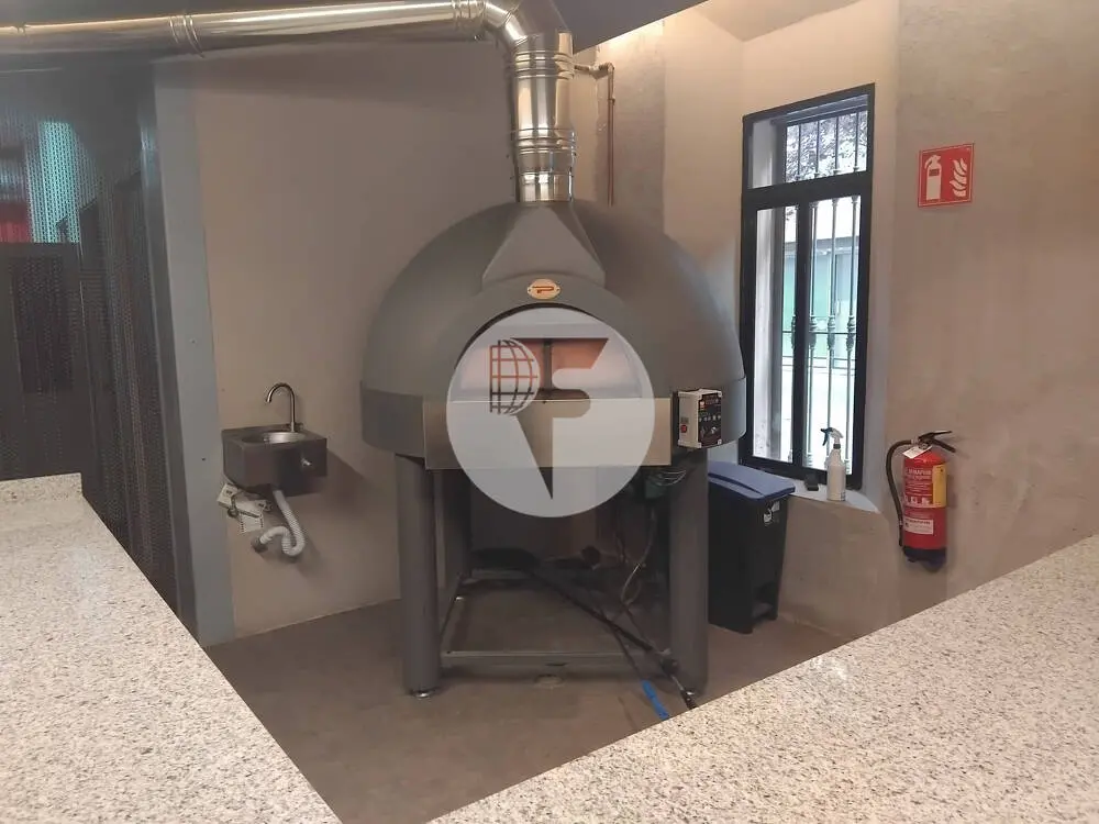Traspaso de restaurante con Licencia C3, terraza y cocina totalmente equipada en ubicación esquinera - imagen 9
