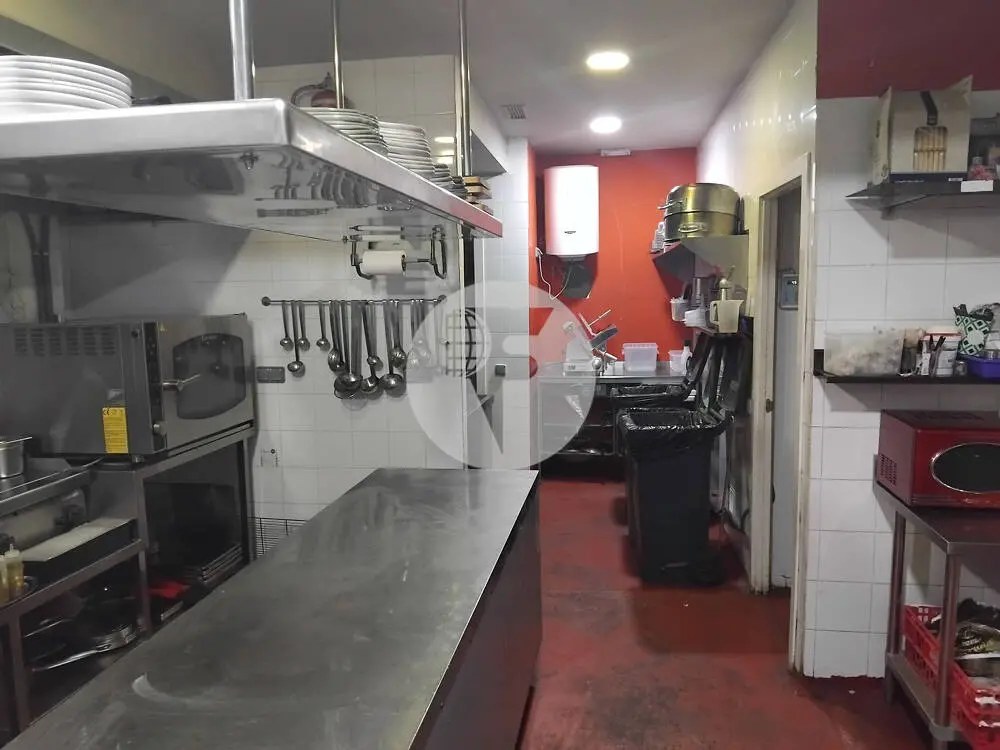 Traspaso de restaurante con Licencia C3, terraza y cocina totalmente equipada en ubicación esquinera - imagen 16