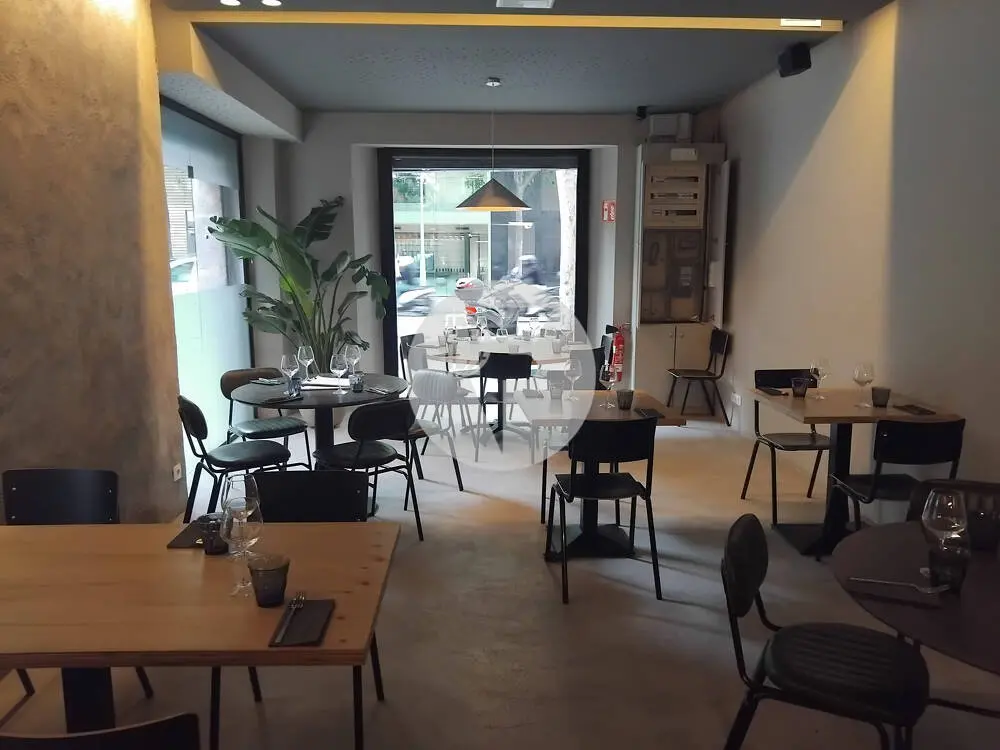 Traspaso de restaurante con Licencia C3, terraza y cocina totalmente equipada en ubicación esquinera - imagen 5