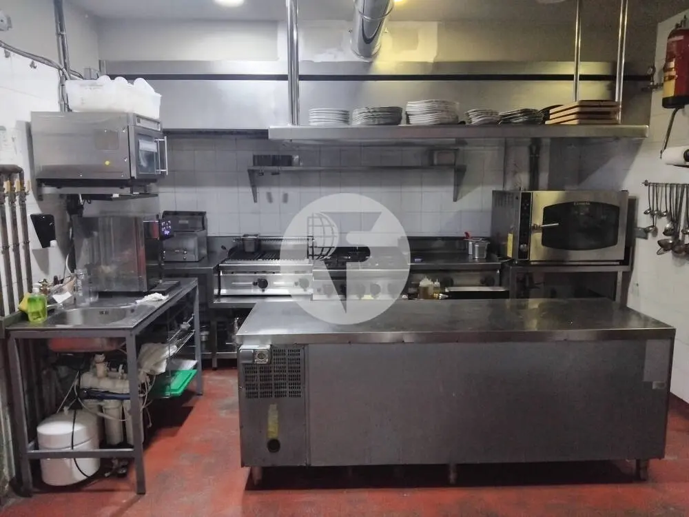 Traspaso de restaurante con Licencia C3, terraza y cocina totalmente equipada en ubicación esquinera - imagen 14
