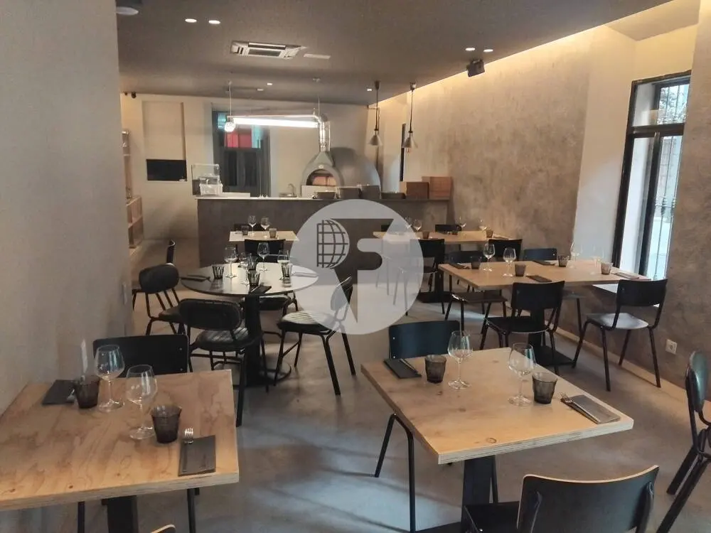 Traspaso de restaurante con Licencia C3, terraza y cocina totalmente equipada en ubicación esquinera - imagen 4