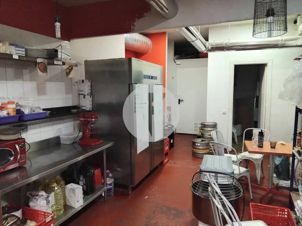 Traspaso de restaurante con Licencia C3, terraza y cocina totalmente equipada en ubicación esquinera - imagen 15