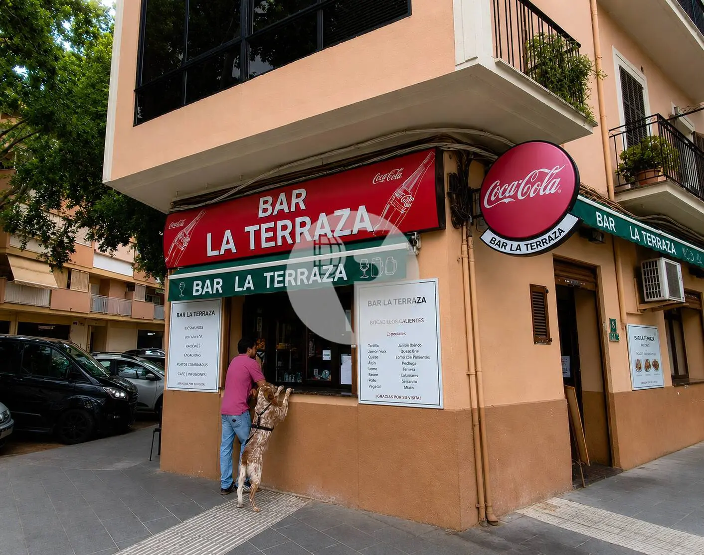 Traspaso de emblemático bar cafetería con terraza en pleno centro de Palma | Famosos llonguets y clientela fidelizada. 31 de Desembre 50