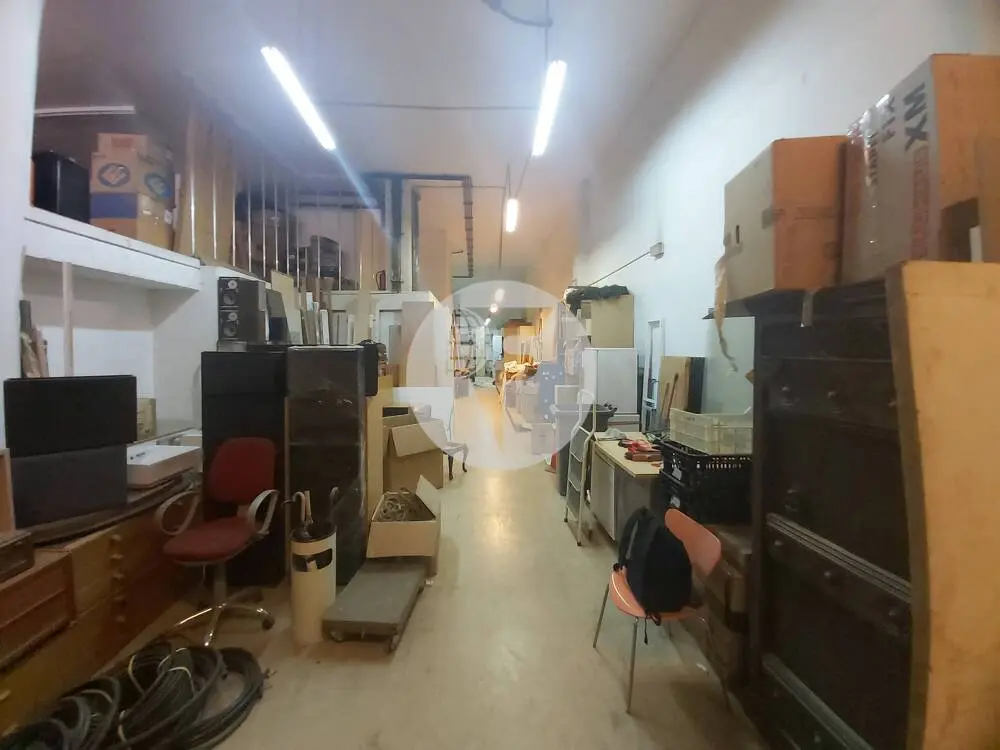 Amplio local comercial de 270 m² con gran altura y altillo en Sugranyes - imagen 7