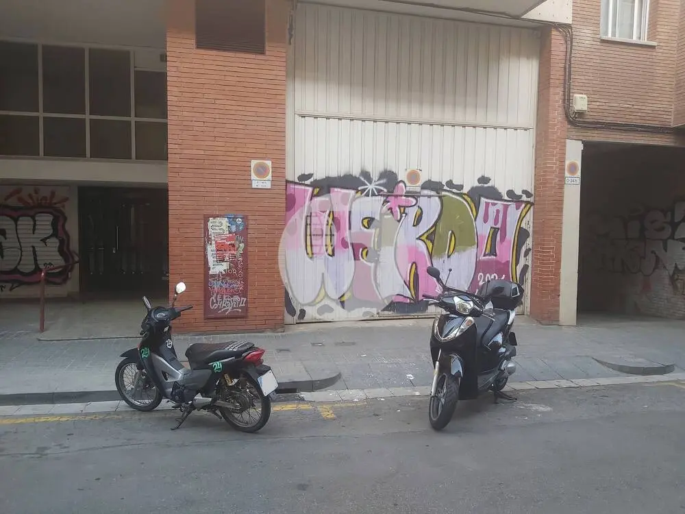 Amplio local comercial de 270 m² con gran altura y altillo en Sugranyes - imagen 10