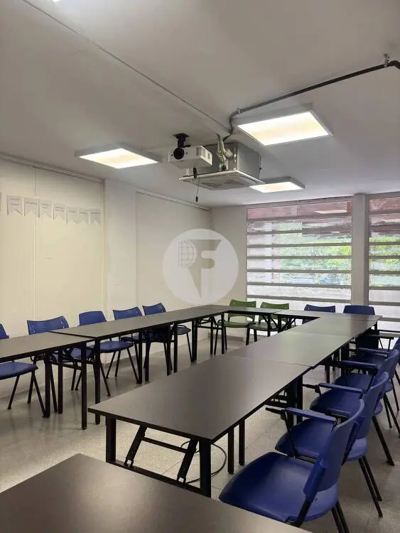 Amplio local comercial de 580 m² en alquiler en Les Corts con excelente imagen corporativa - imagen 16