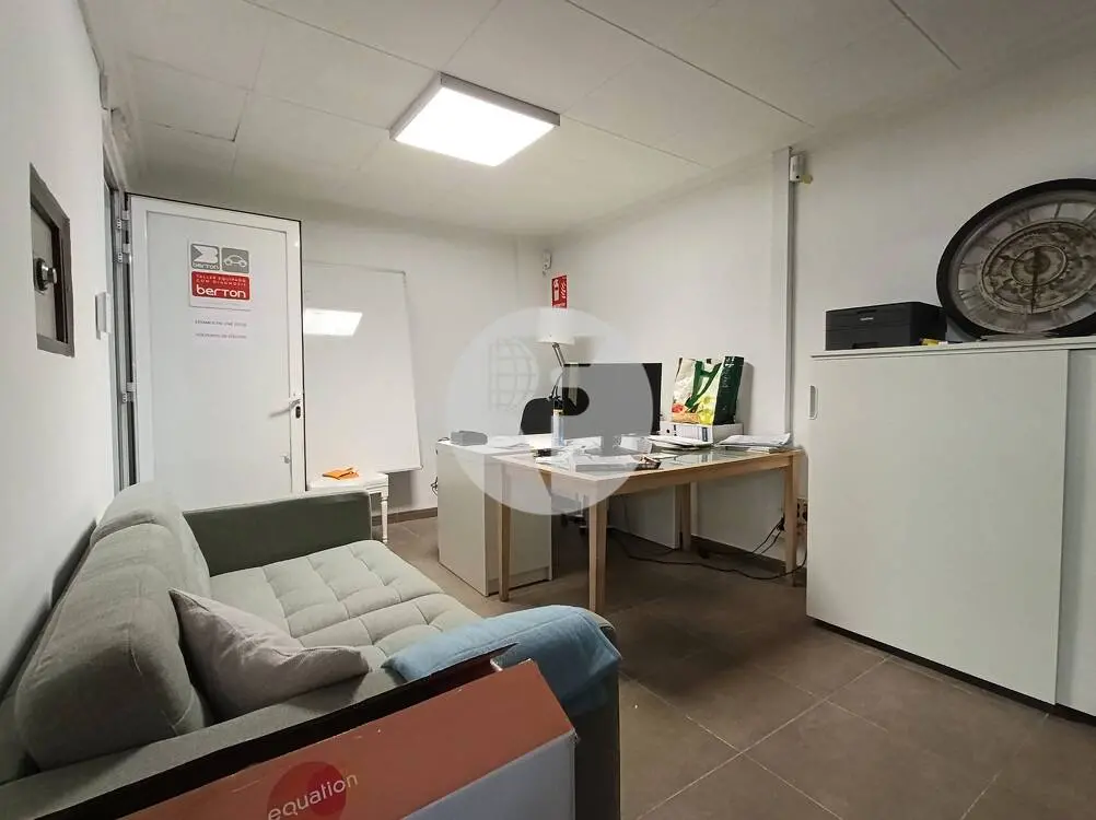 Amplio local comercial diáfano de 438 m² con sótano y gran altura libre - imagen 16