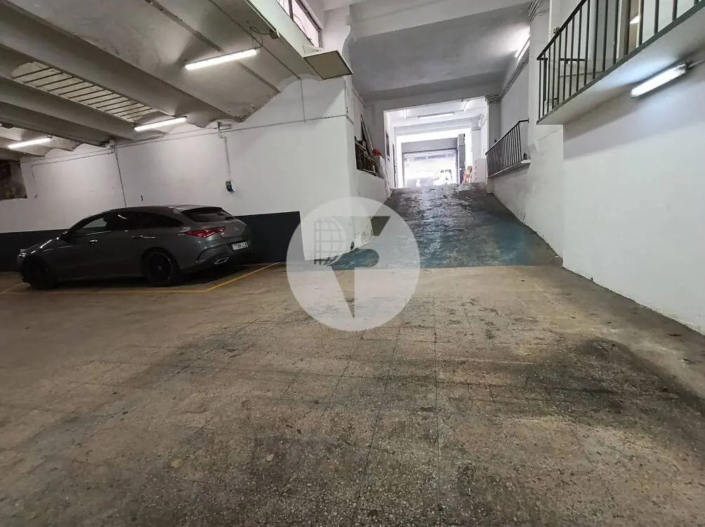 Amplio local comercial diáfano de 438 m² con sótano y gran altura libre - imagen 6