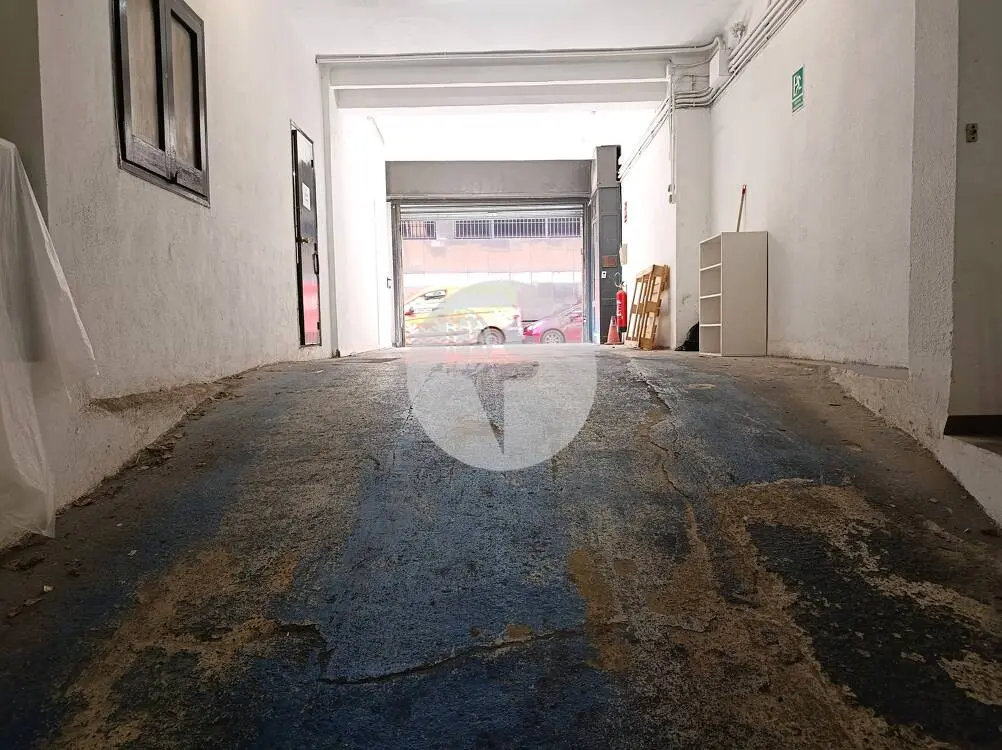 Amplio local comercial diáfano de 438 m² con sótano y gran altura libre - imagen 3